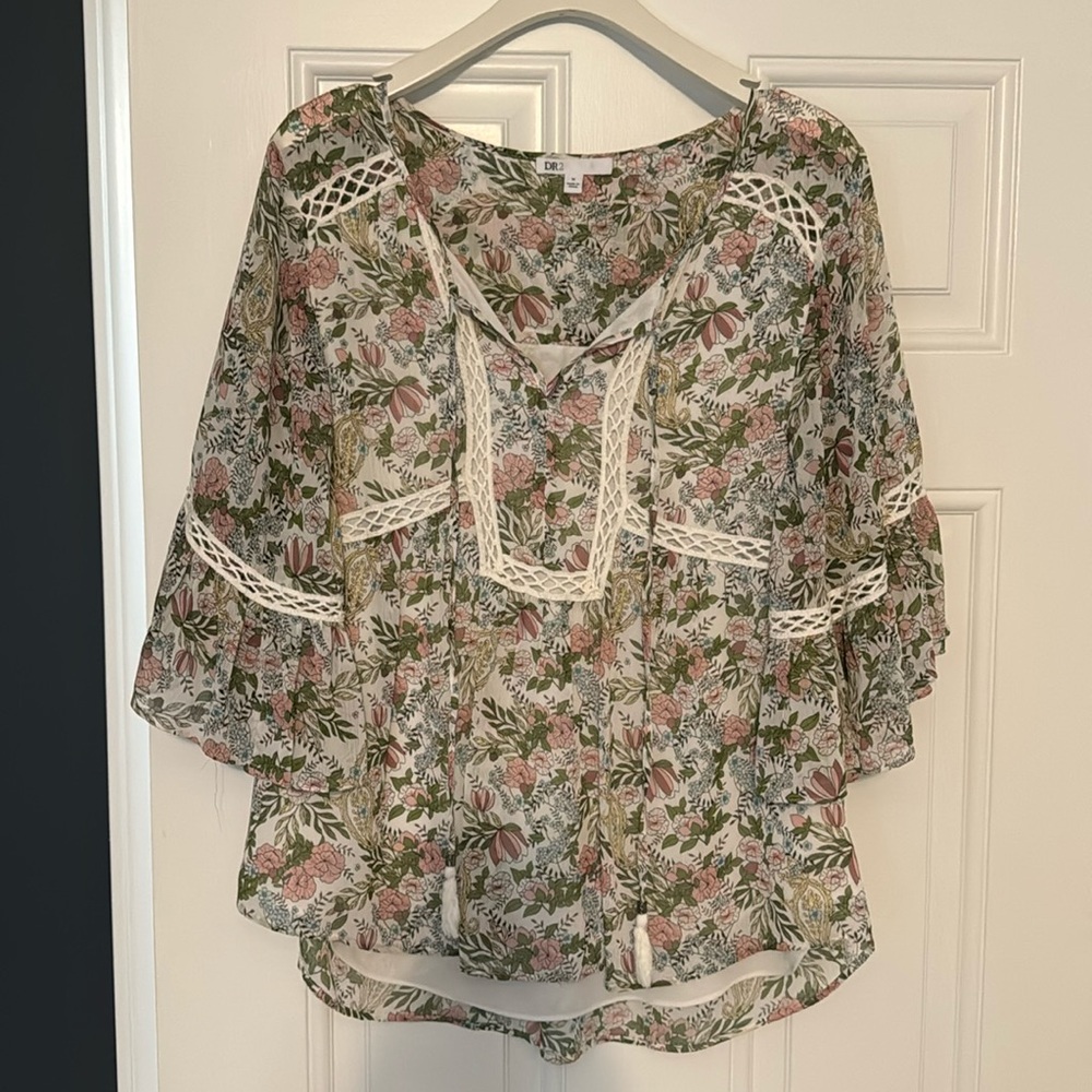 Floral top, size Medium, EUC